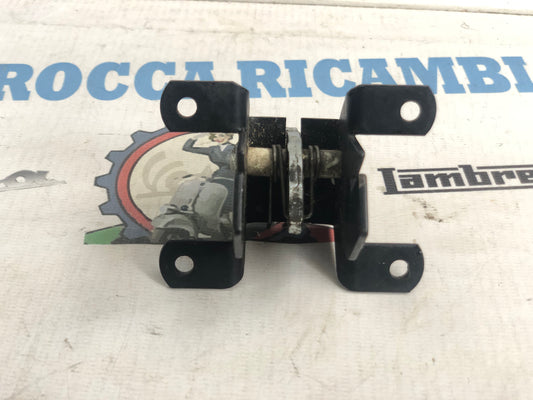 Gancio bloccaggio sella Vespa HP / V