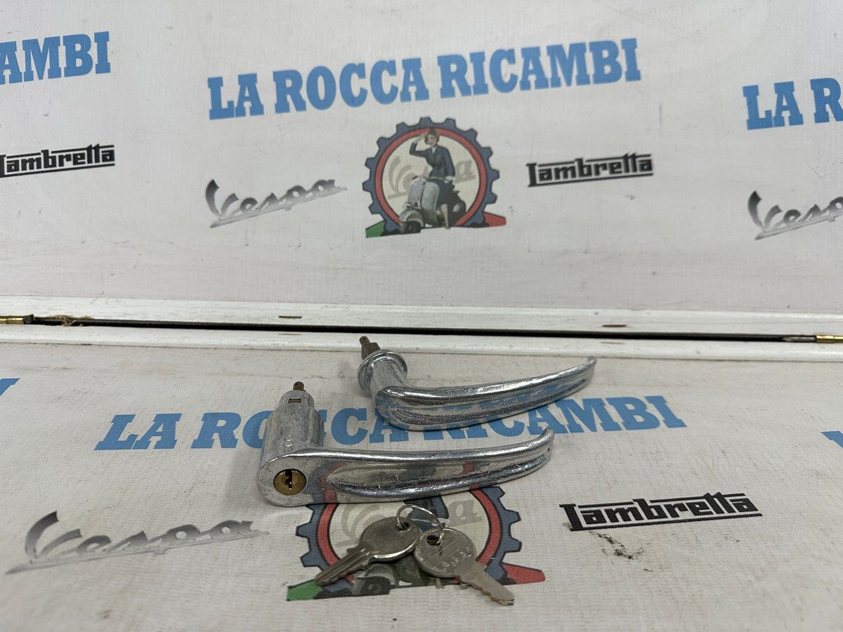 MANIGLIE ESTERNE PORTA COMPLETA DI CHIAVI PIAGGIO APE 150 AC - 175 AD