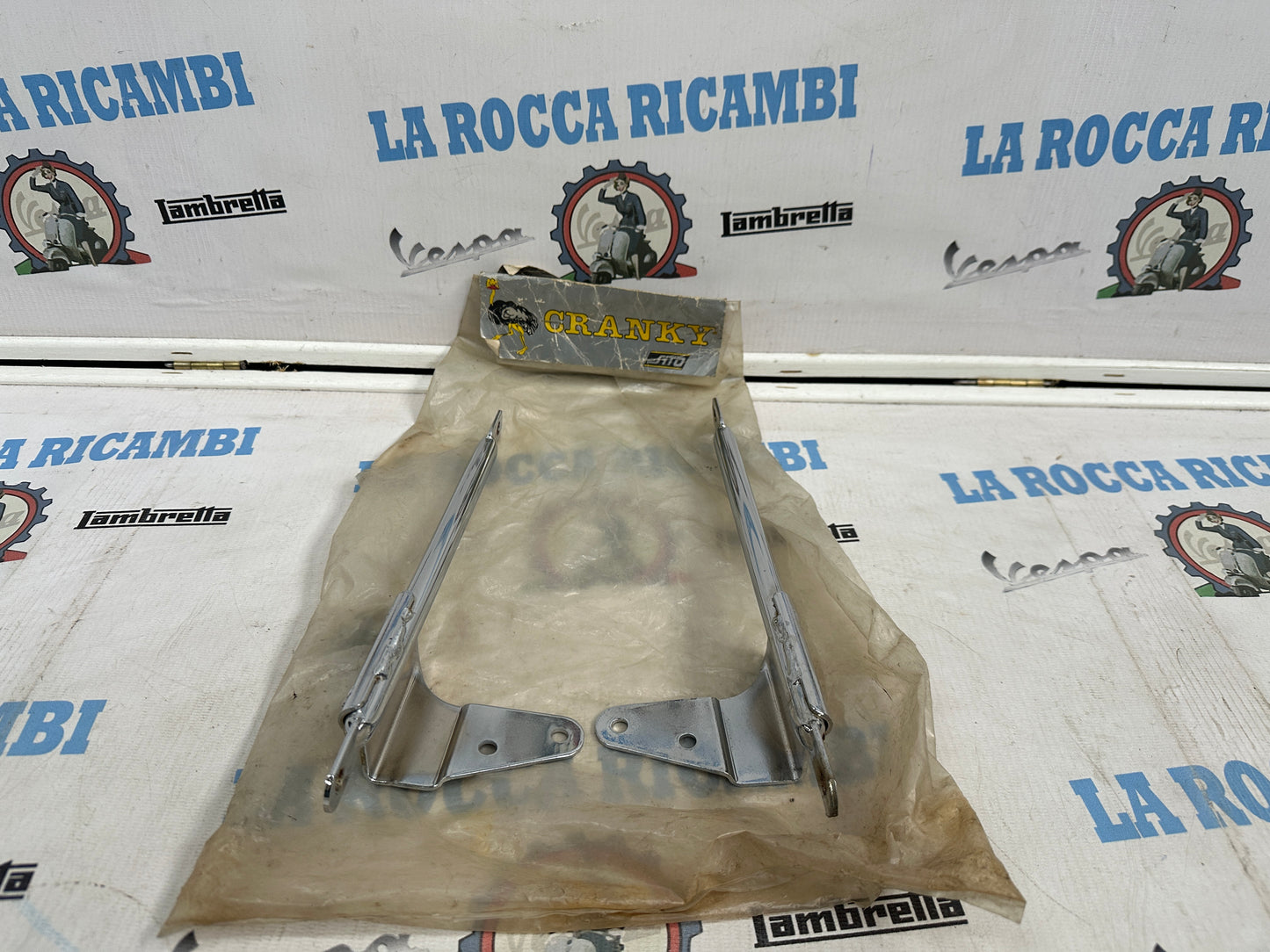 Attacco specifico di adattamento del portatutto posteriore Cranky PIAGGIO SI