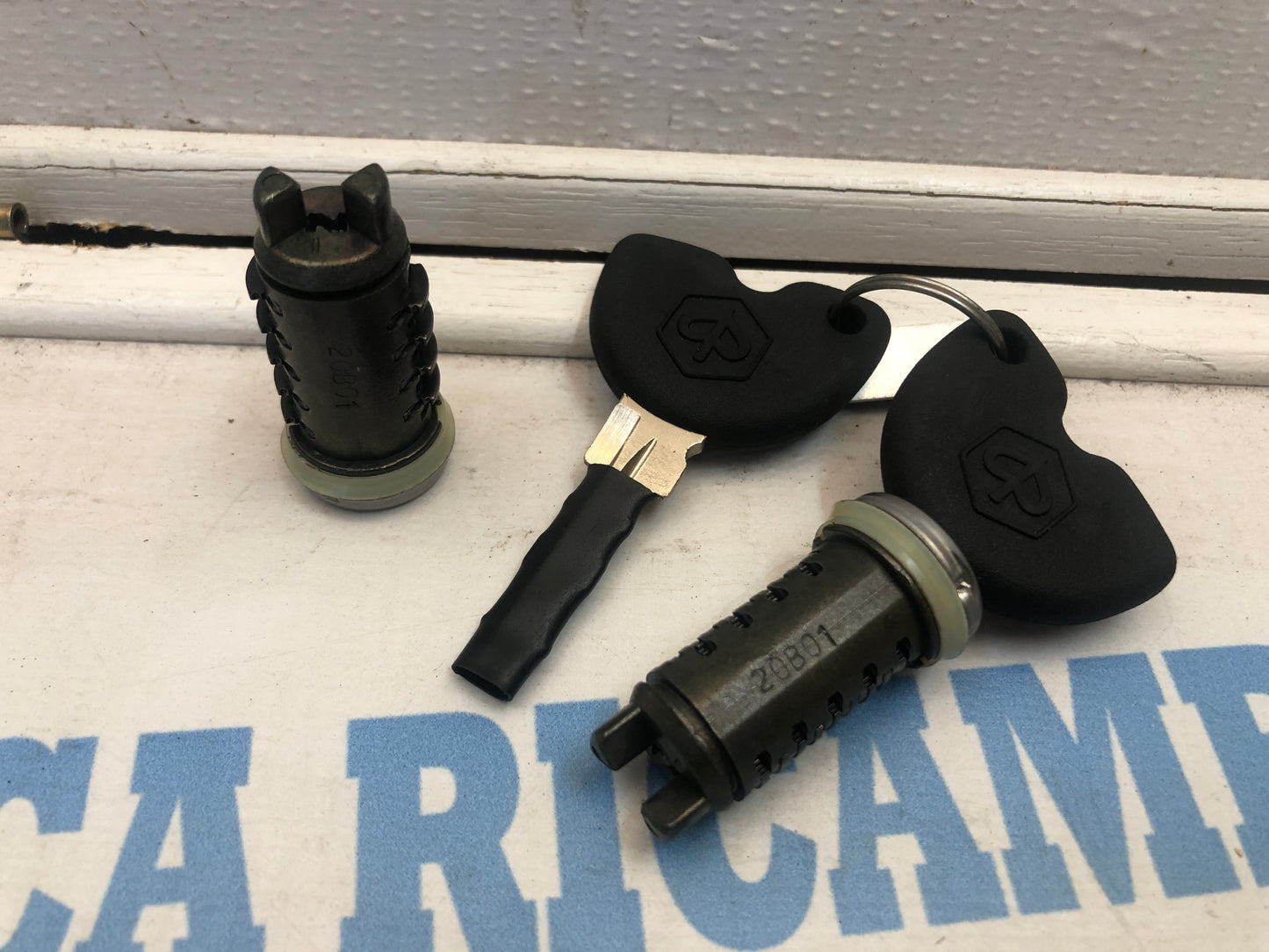 Kit cilindretti con chiavi Vespa ET2 / ET4 Originale PIAGGIO