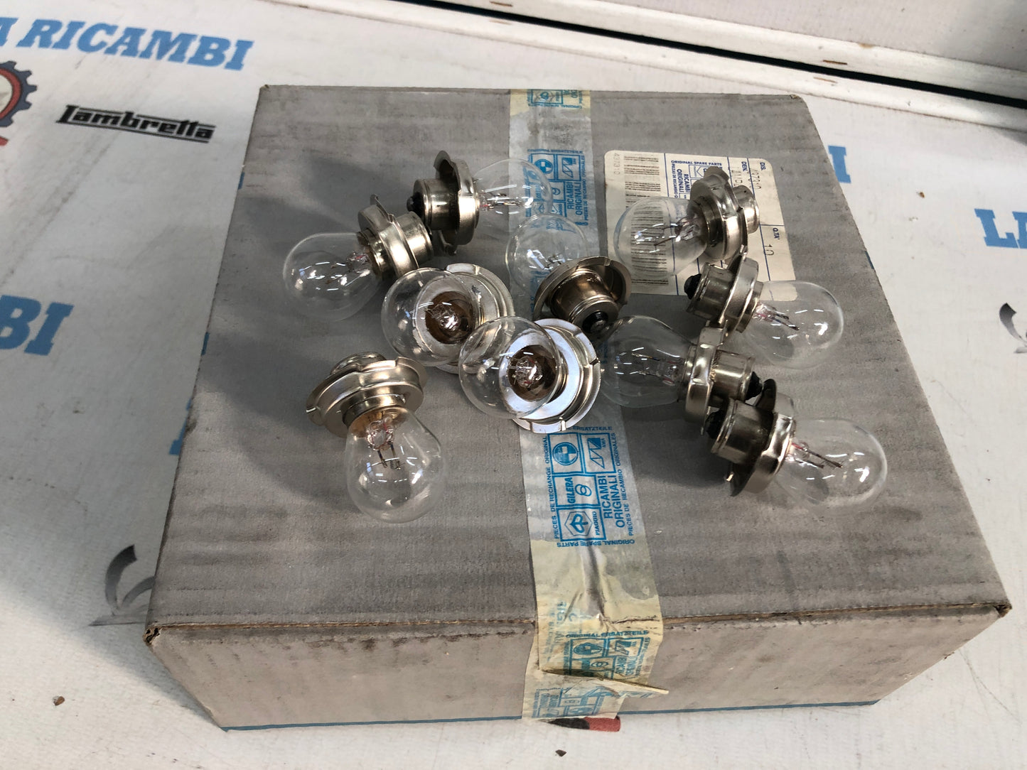 Scatolo 10 Lampadine 12 V / 15 W S Flangia ORIGINALE PIAGGIO 437310