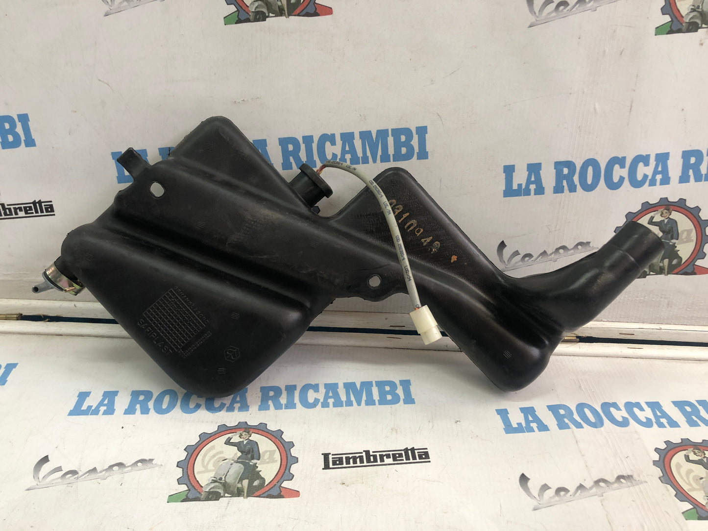 SERBATOIO OLIO PER GILERA TYPHOON CC 50 DAL 1993 AL 1999 CODICE ORIGINALE 573636