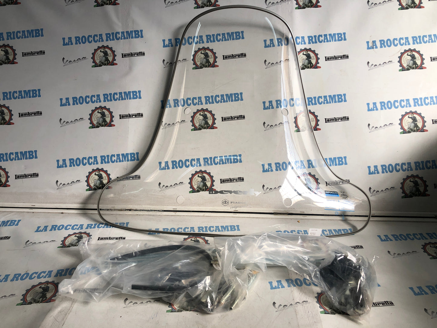 Parabrezza / Paravento PIAGGIO BERVERLY con kit staffe incluse