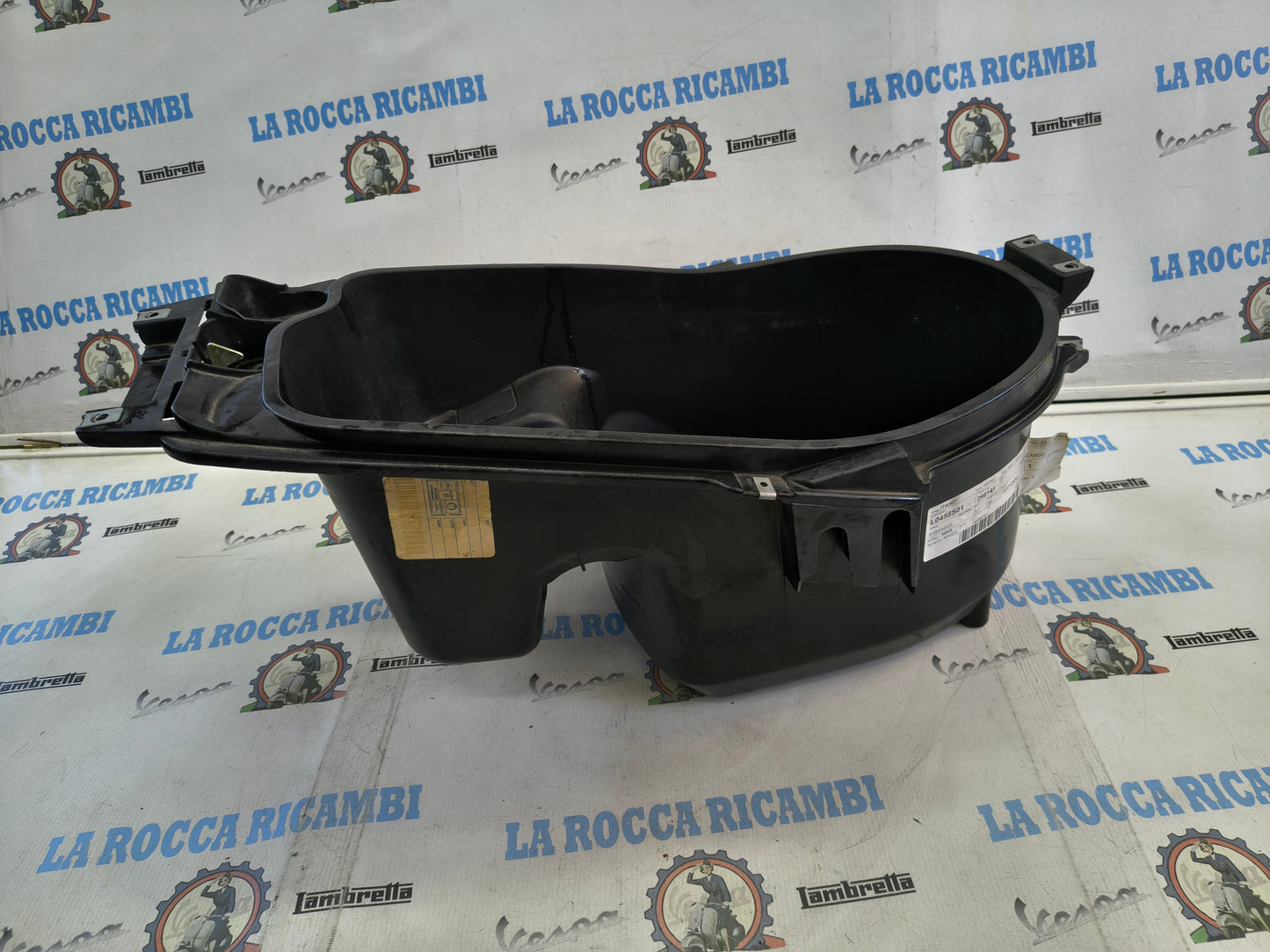 Vano portacasco sottosella GILERA RUNNER FX / FXR 125 / 180 Originale 298141
