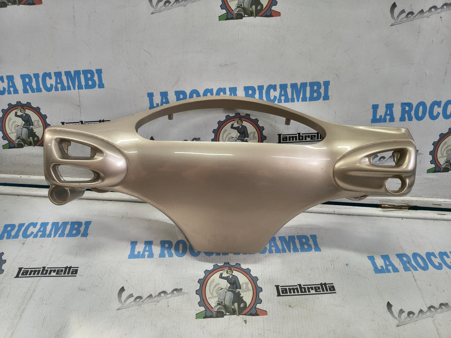 COPRIMANUBRIO POSTERIORE VESPA ET2- ET4 50- 125-150 PIAGGIO 4274955