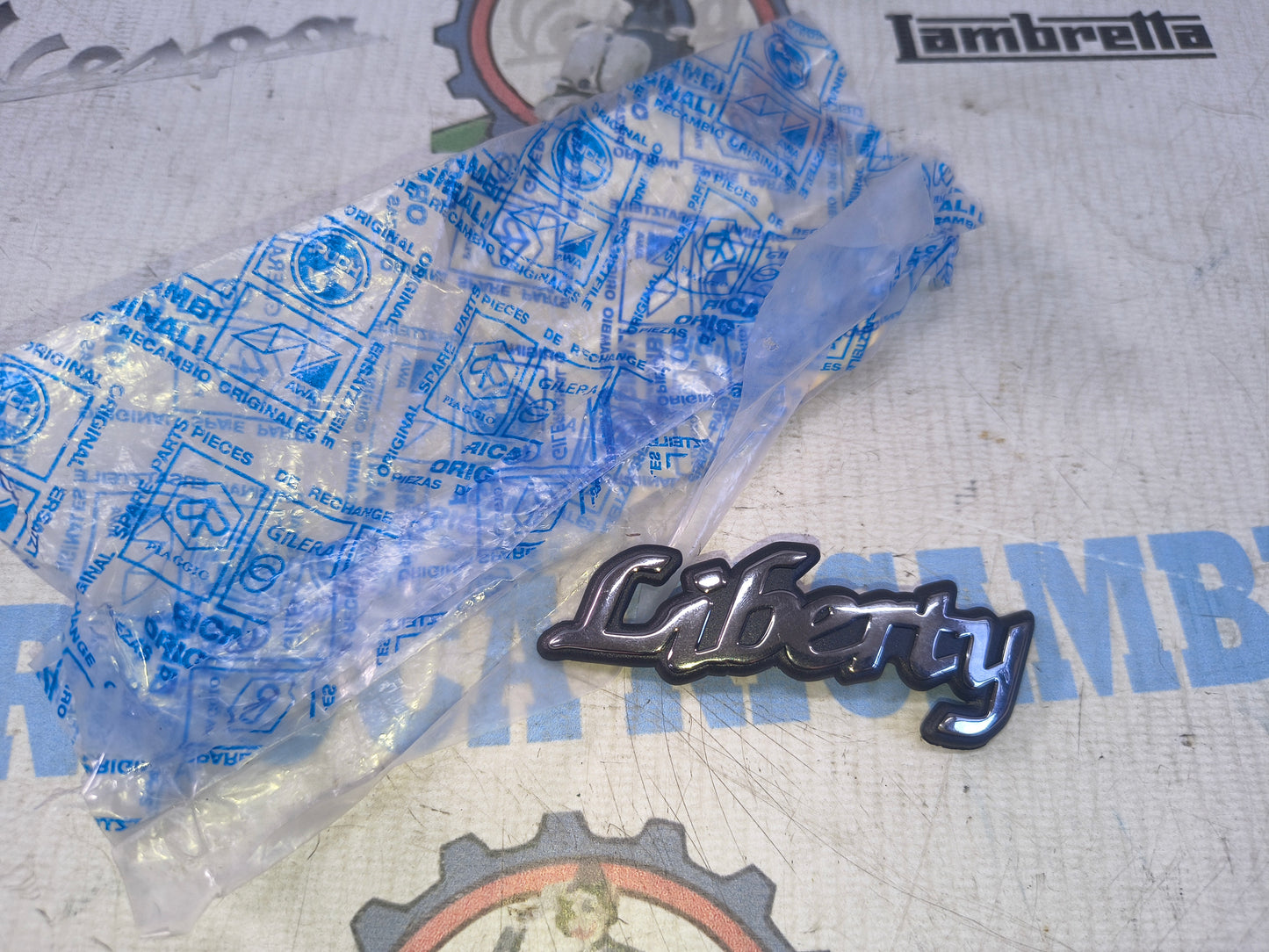 Scritta Anteriore "LIBERTY" PIAGGIO LIBERTY 6,5 cm Dal 1997 Al 2002 - 574480