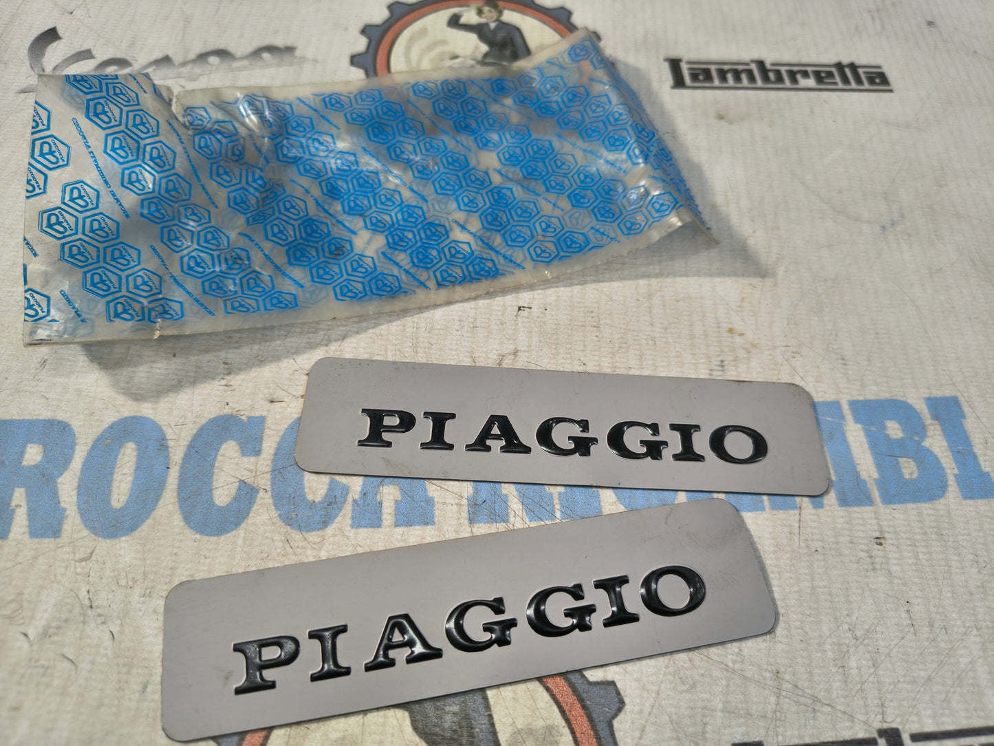 Scritte Adesive alluminio "PIAGGIO" Serbatoio PIAGGIO SI 298723