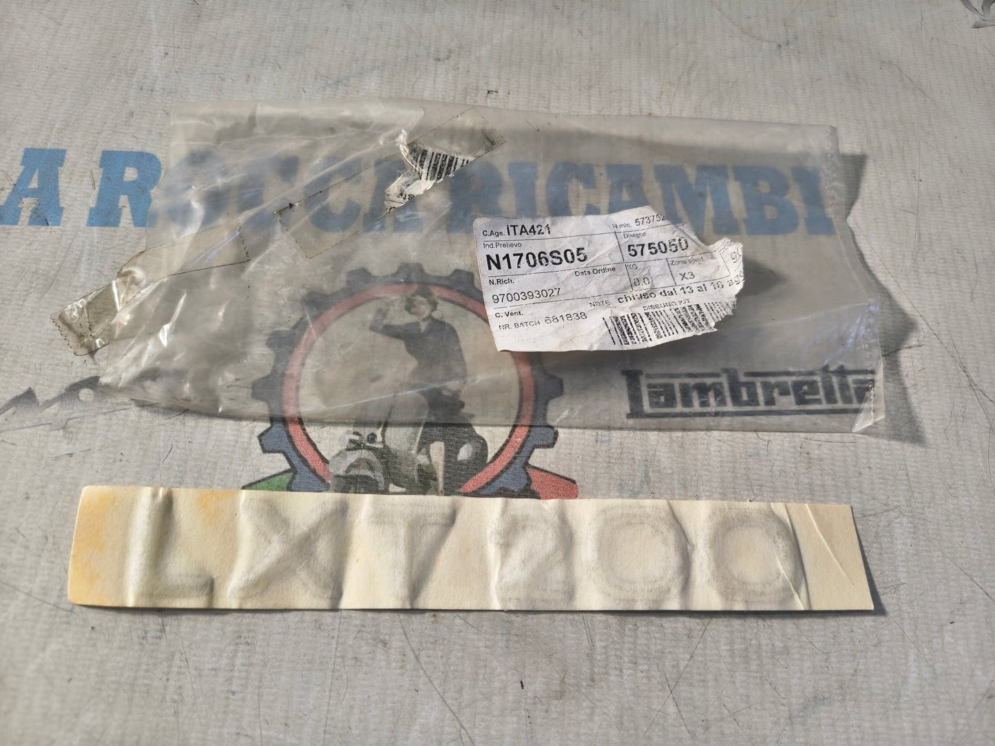 Targhetta piaggio "lxt 200" 575050