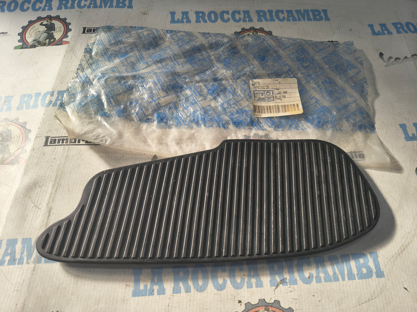 TAPPETTINO DESTRO RUNNER FX SP VX 50 125 150 180 200 PIAGGIO 299776