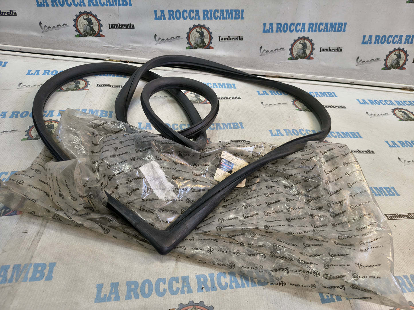 Guarnizione Vetro Parabrezza Piaggio Porter 5612187Z01000