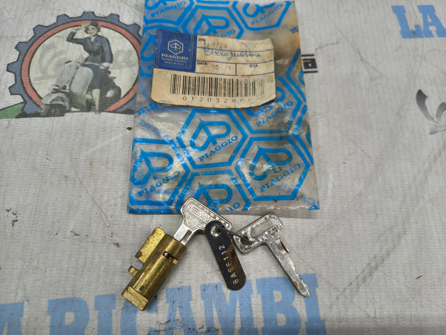 SERRATURA BLOCCASTERZO NEIMAN 4MM PIAGGIO SI ORIGINALE 120328