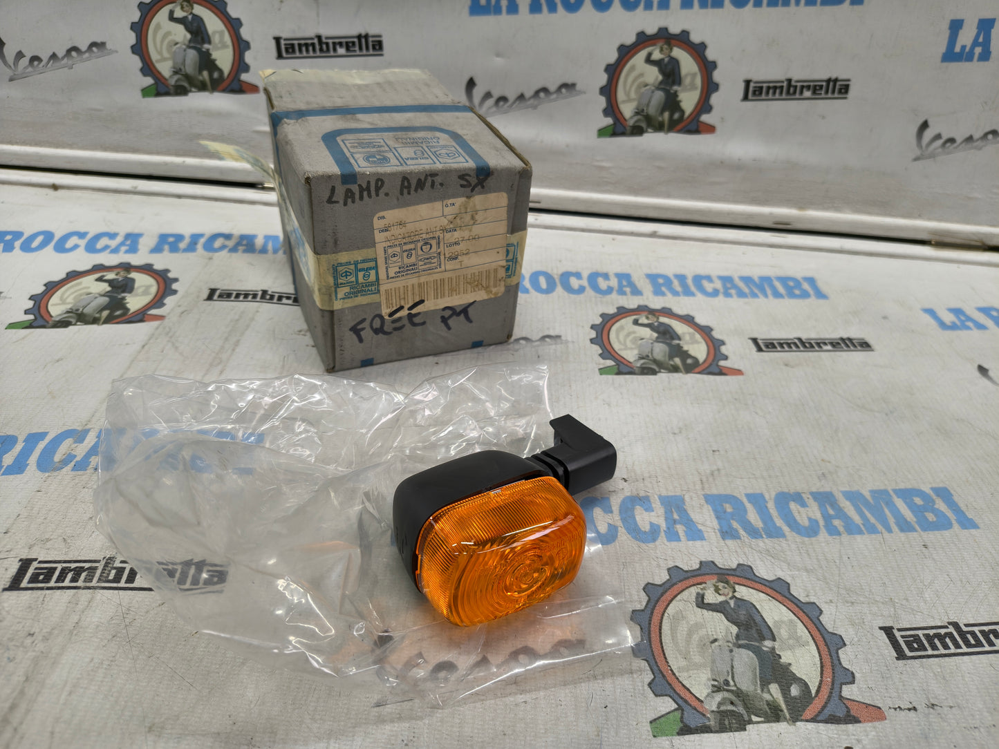 FRECCIA ANTERIORE PIAGGIO FREE LIBERTY POSTE ORIGINALE PIAGGIO 581764