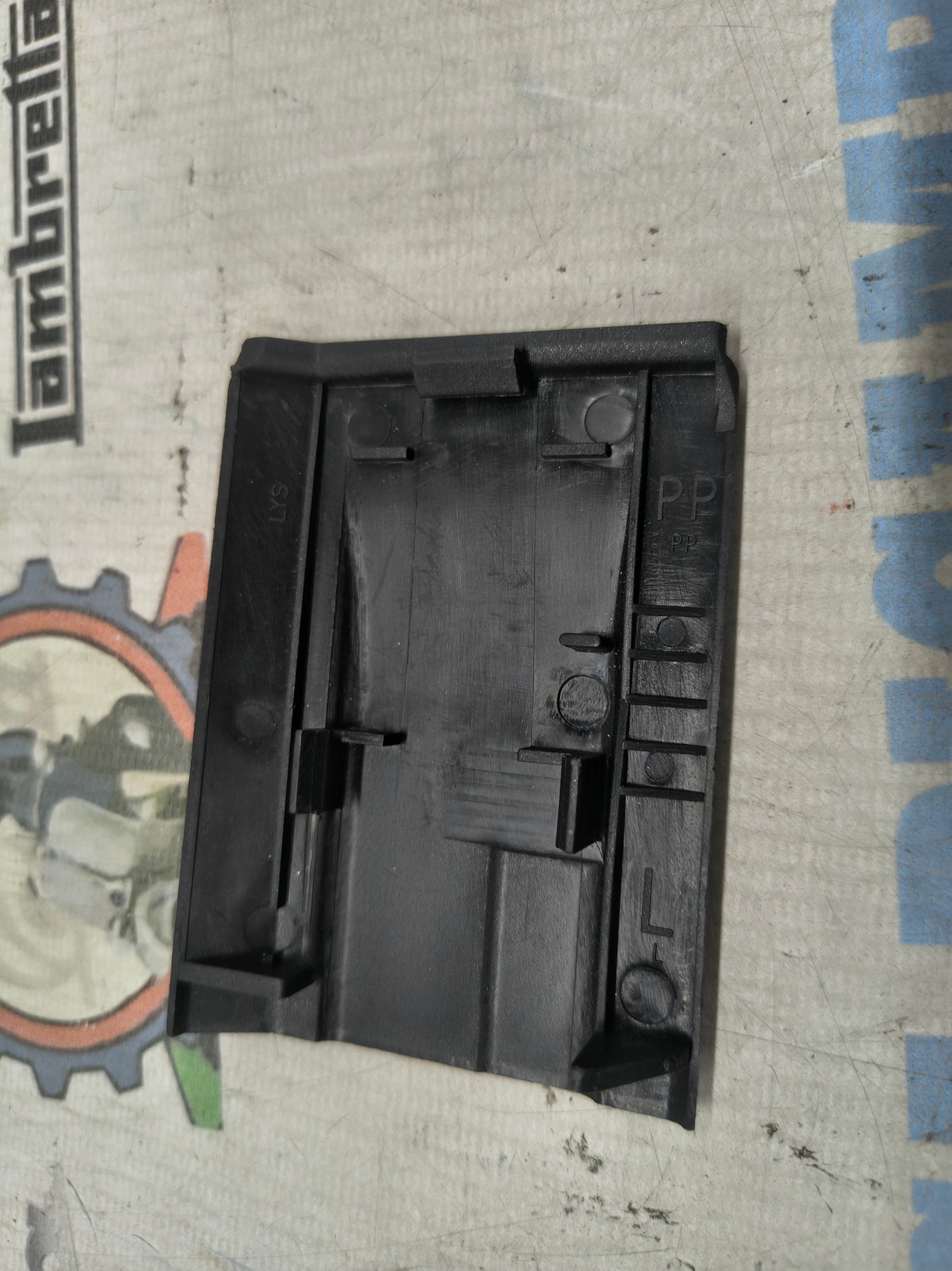 Coperchio finale guida porta scorrevole Piaggio Porter Van SX 7565287Z01000