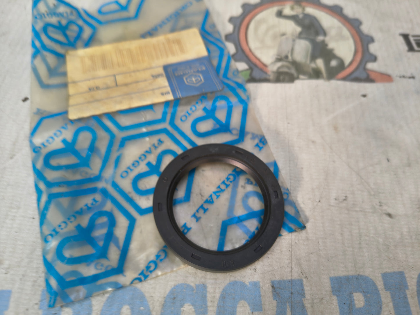 PARAOLIO OIL SEAL 35X47X7/6.5 ORIGINALE PER PIAGGIO 487212