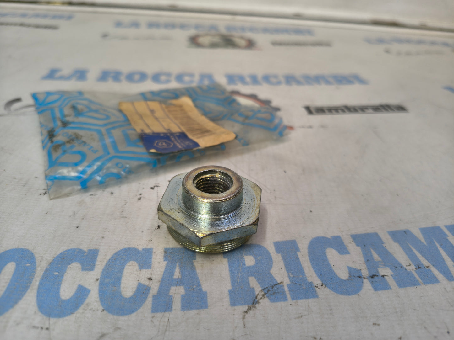 BOCCOLA RUOTA LIBERA (DADO) PIAGGIO SI CIAO BRAVO BOXER GILERA ECO CBA 131515