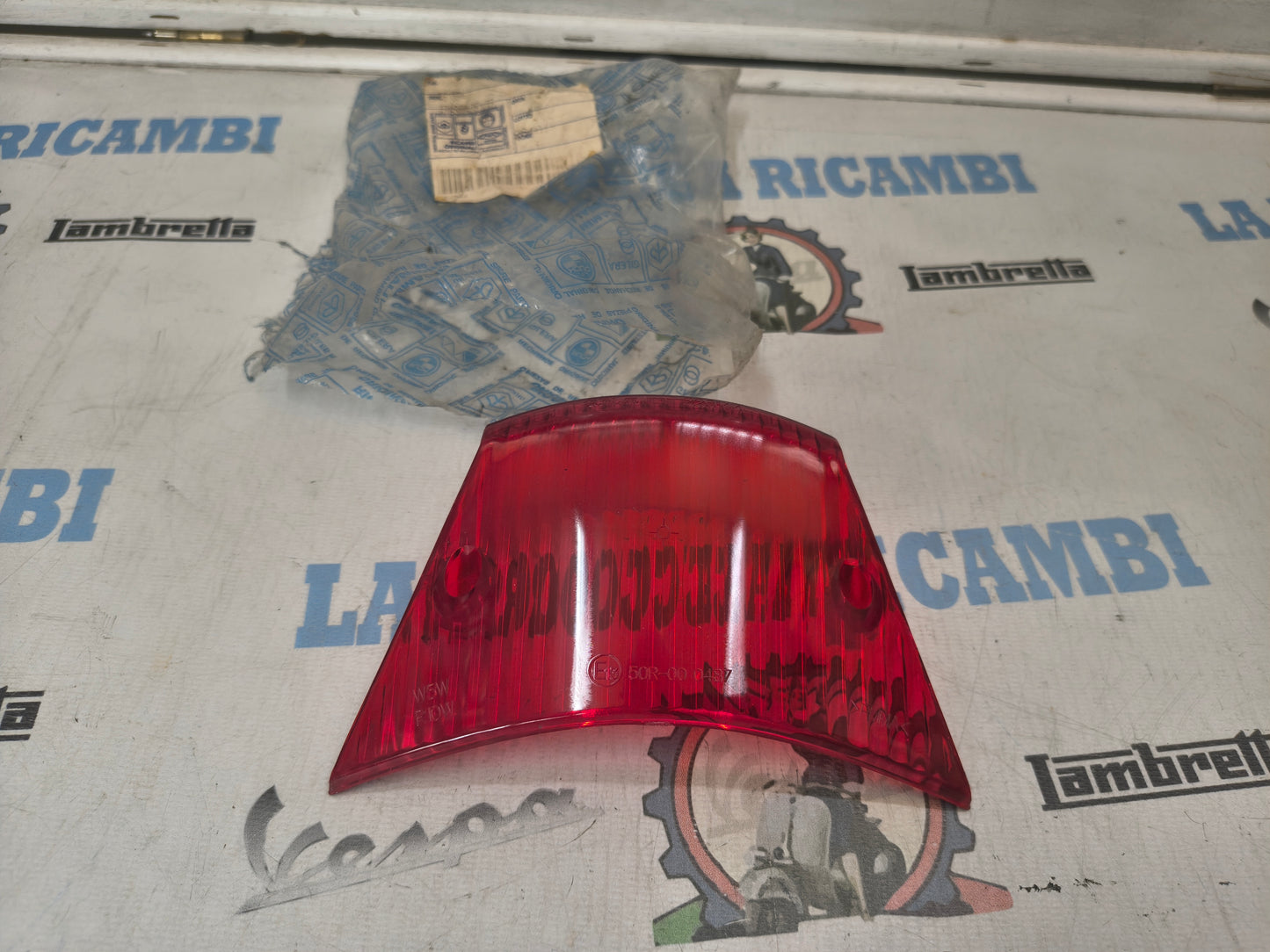 PLASTICA STOP POSTERIORE ORIGINALE PIAGGIO ZIP SP LC 581594
