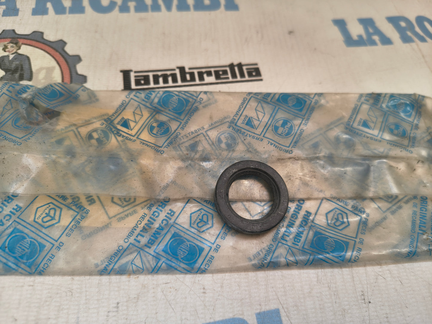 PARAOLIO 20x30x5 COPERCHIO MOZZO POSTERIORE 131511 PIAGGIO 50 CIAO BRAVO Sì