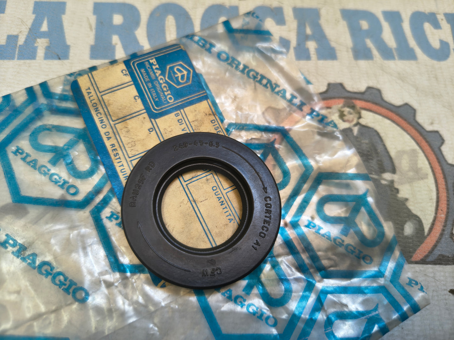 PARAOLIO BANCO LATO VOLANO PIAGGIO APE CAR P3 -OIL SEAL- PIAGGIO 145597