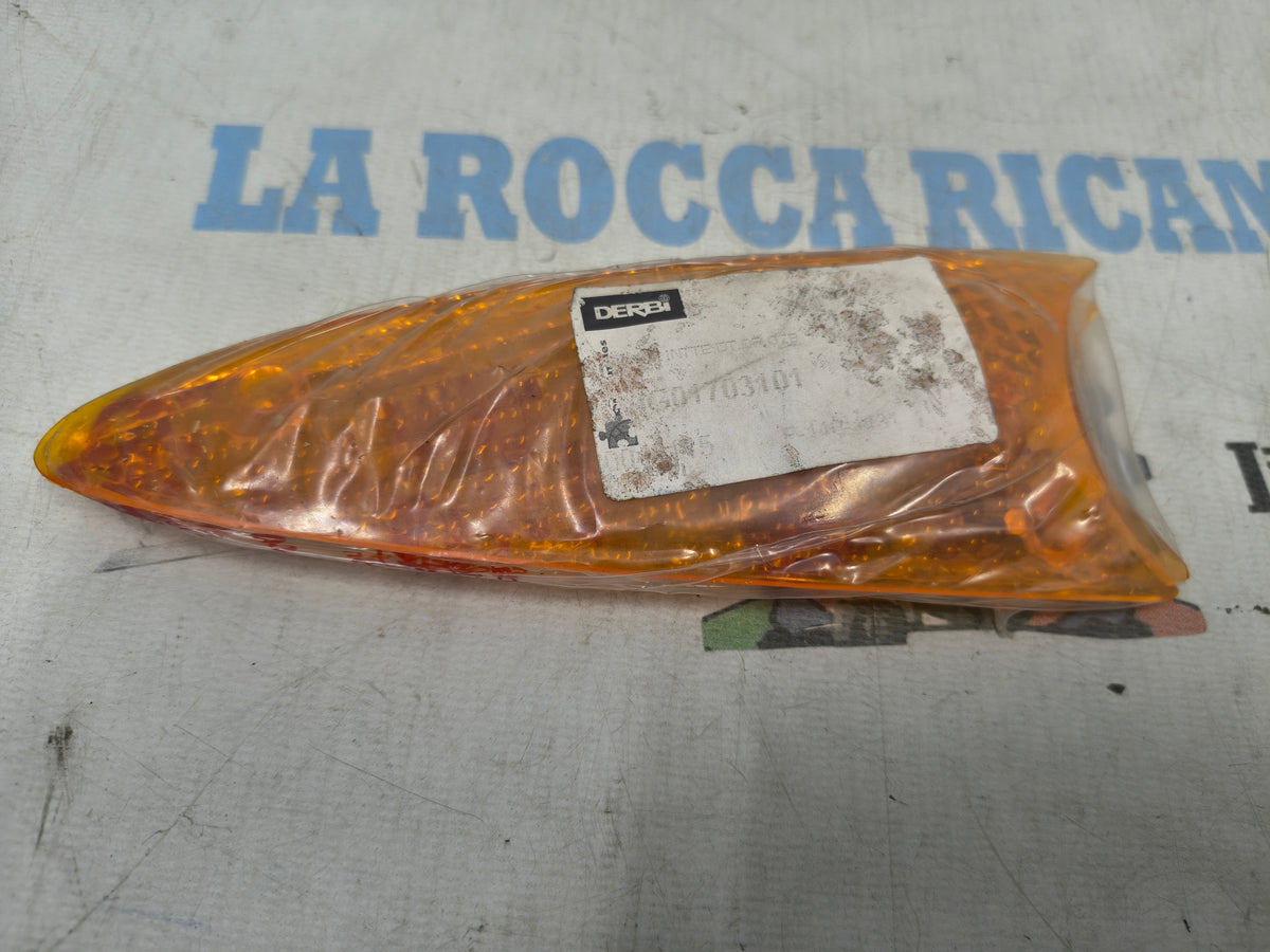 LENTE PLASTICA FRECCIA DX DERBI PREDATOR G01703101