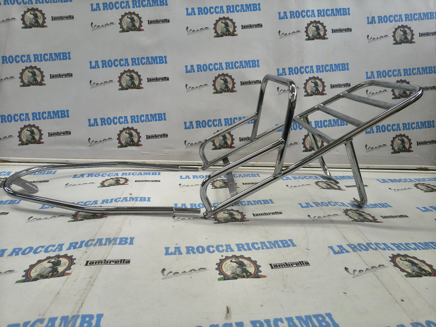 Portapacchi cromato con prolunga su serbatoio Vespa PX 125 / 150 / 200