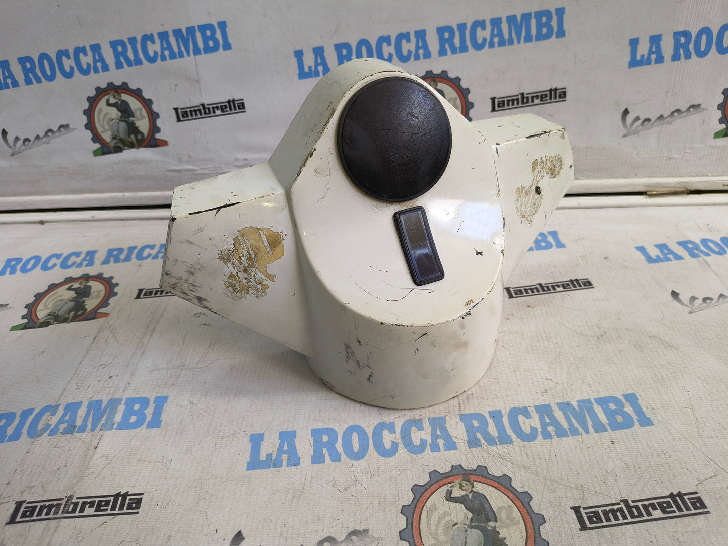 Coperchio manubrio Vespa PK S con frecce (completo di tappo e spie) Originale
