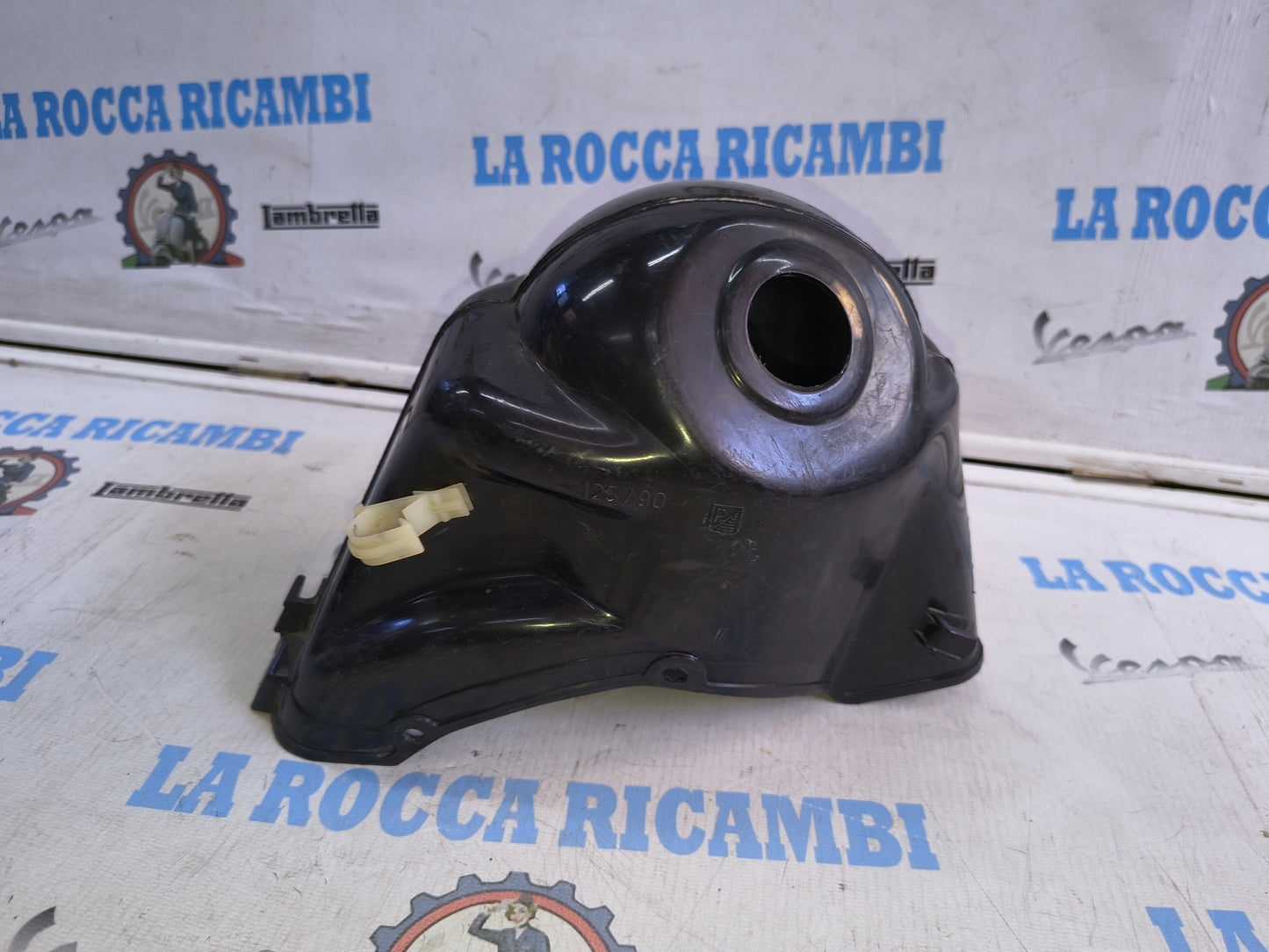 Cuffia raffreddamento motore Vespa 90 / Nuova 125 Con logo esagonale