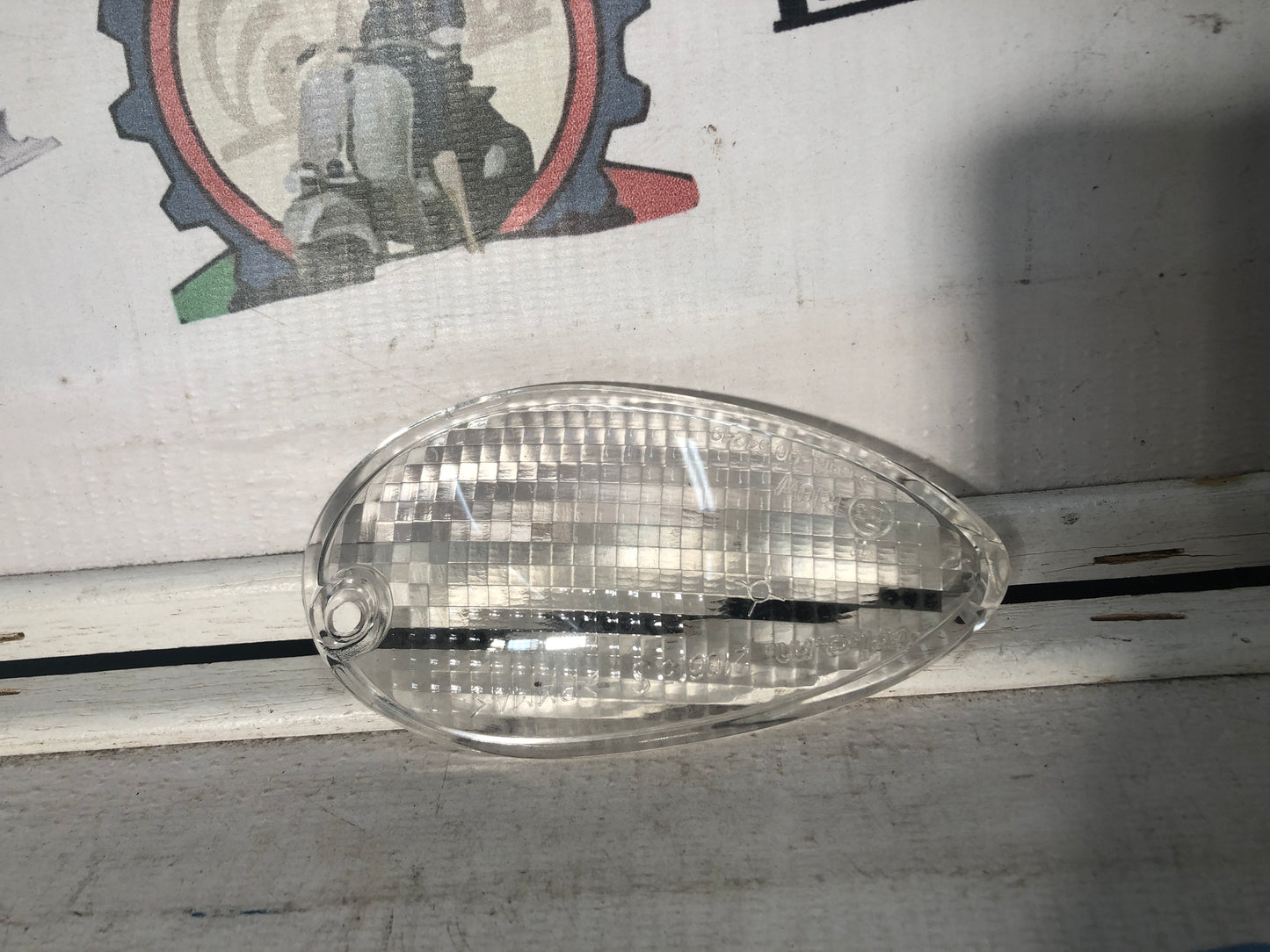 Plastica Freccia Trasparente SX PEUGEOT SV 50 - GEO 50 - 210615