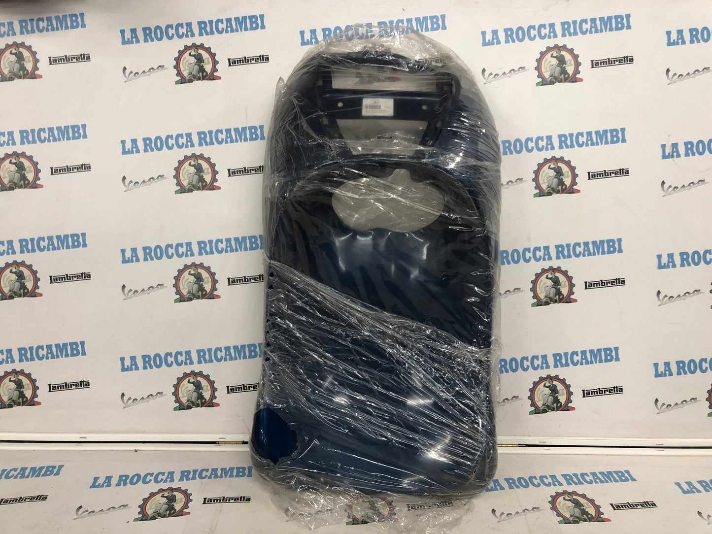SCUDO ANTERIORE ESTERNO COLORE BLU APRILIA SCARABEO
