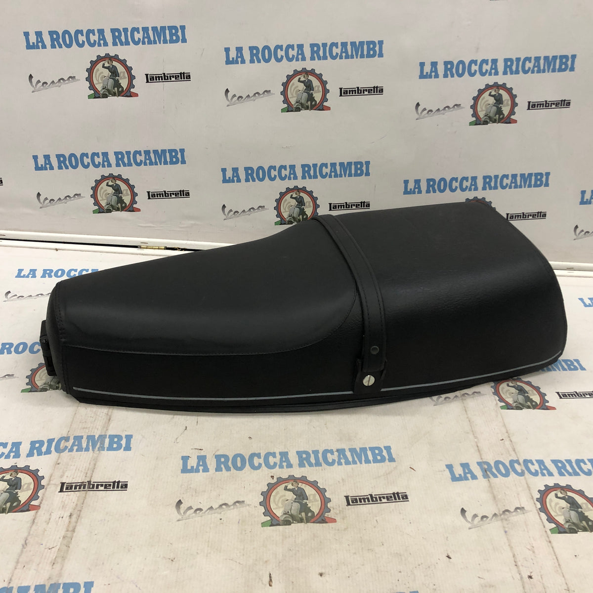 Sella / Sellone Vespa Cosa 1 125 / 150 / 200 completa di chiavi