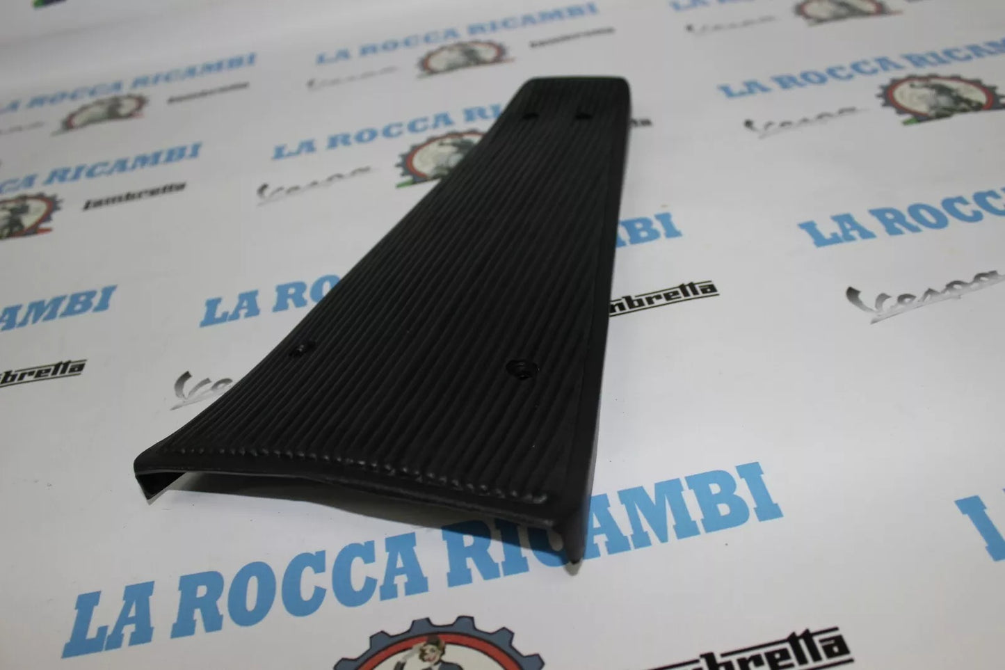 Tappetino Tappeto Centrale NERO In Plastica Vespa 125 T5