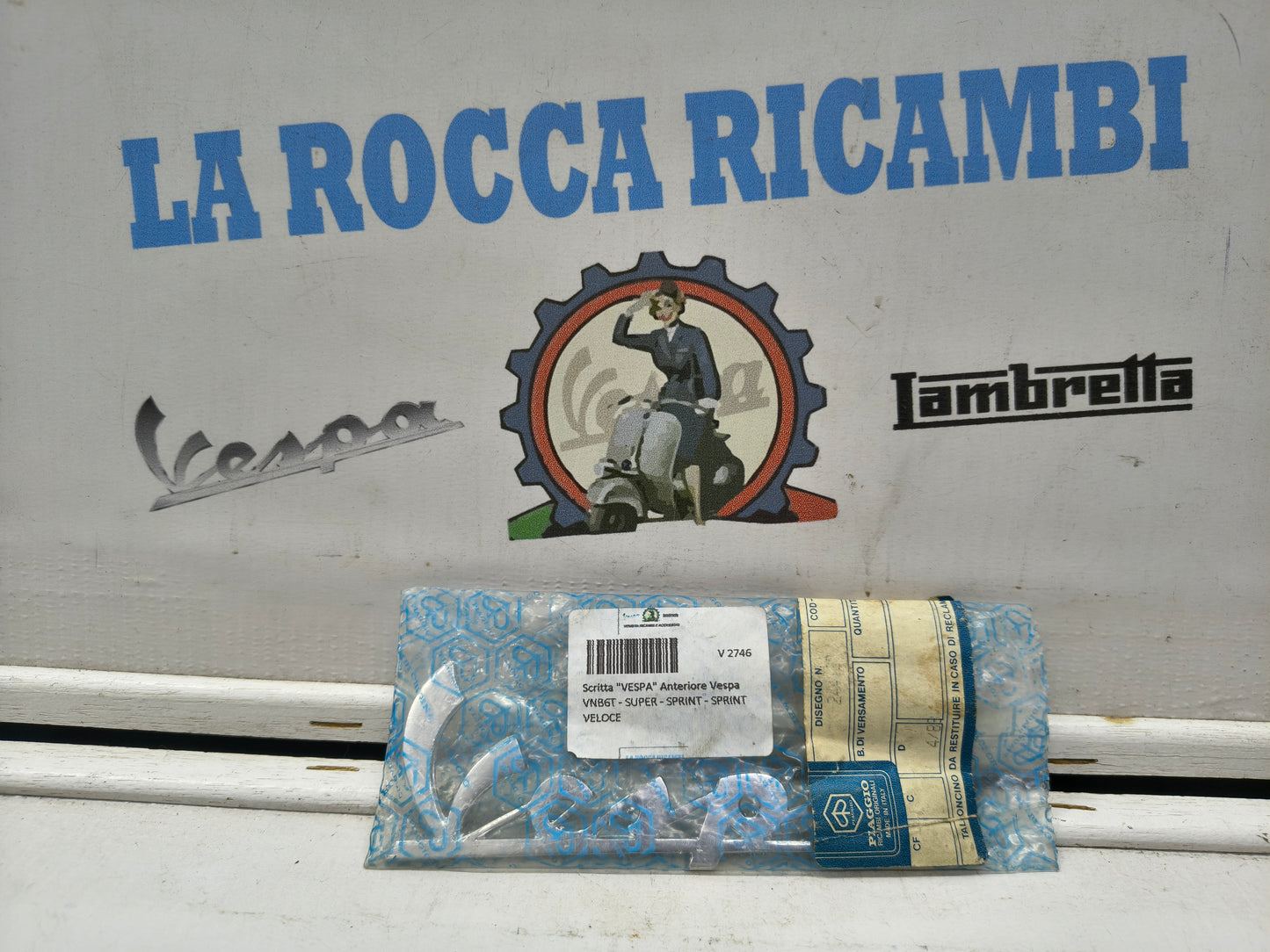 Scritta "VESPA" Anteriore Vespa VNB6T - SUPER - SPRINT - SPRINT VELOCE (Interasse 120mm)