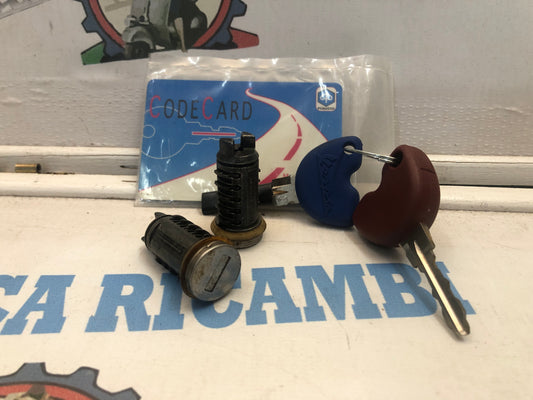 Kit cilindretti con chiavi e Code Card Vespa ET2 / ET4 Originale