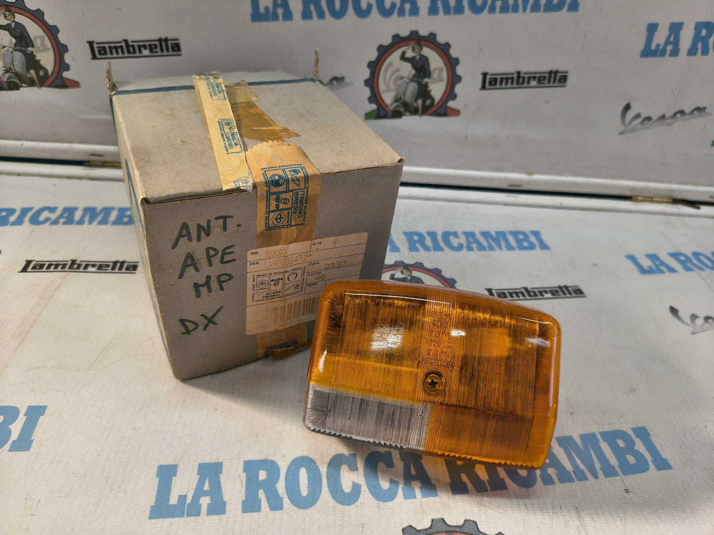 Fanale freccia anteriore destra PIAGGIO APE 401 / 601 - Originale 163090