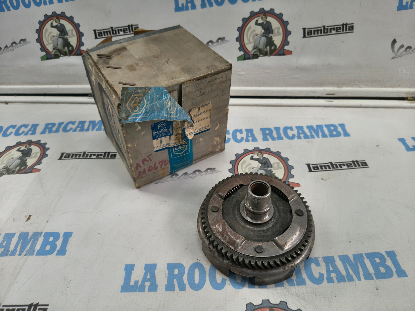 CAMPANA FRIZIONE TRASMISSIONE 24-61 ELICOIDALI PIAGGIO VESPA ET3 125 1976-1983 100240140 (R.O.: 110670)