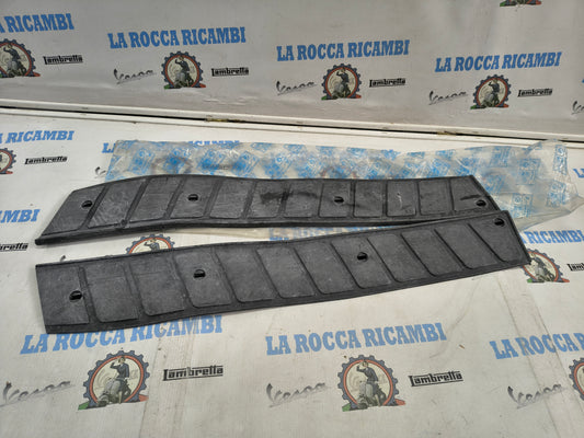 Tappetini Pedana PIAGGIO HEXAGON Originali 2983935 (2 pezzi)