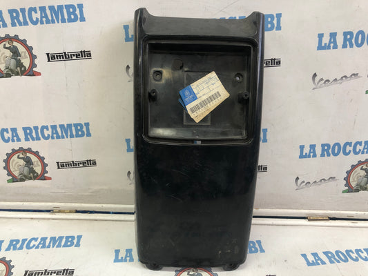 Copertura / Carenatura porta fanale posteriore Vespa V / HP 290025 - 913800