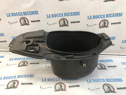 Vano Portacasco piaggio sfera-quartz originale piaggio 295487