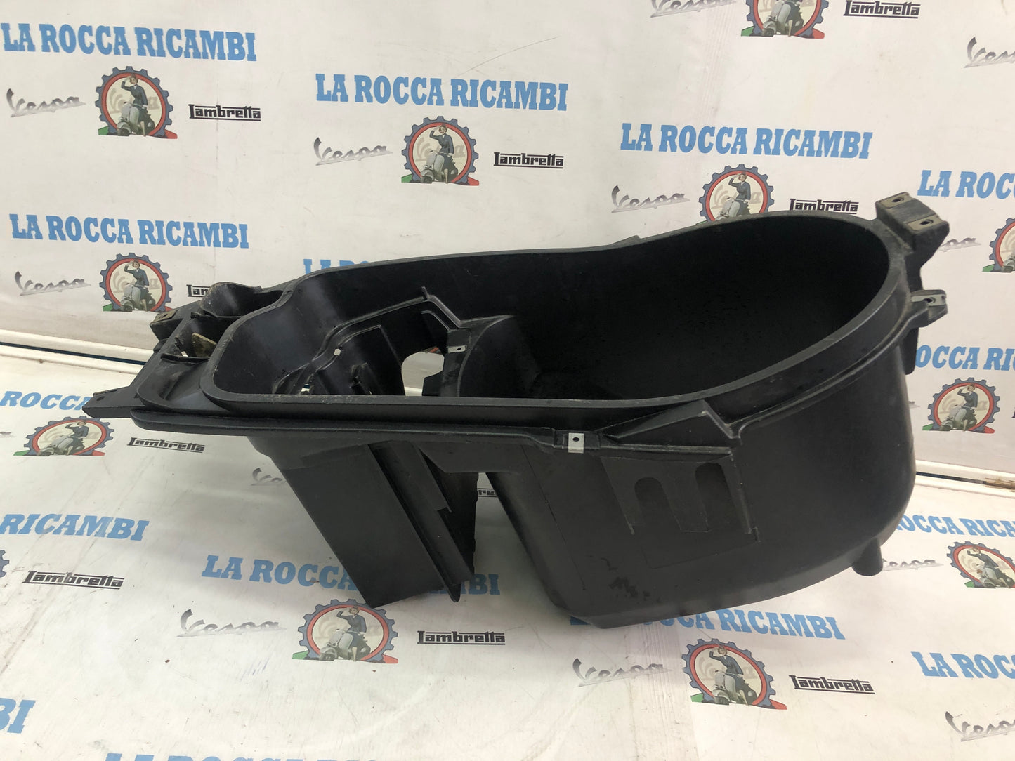 VANO PORTACASCO ORIGINALE GILERA RUNNER 50 /  575251