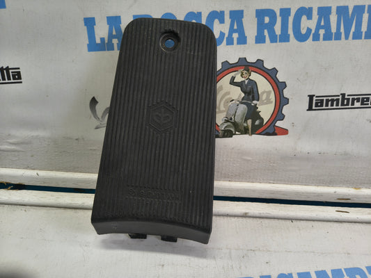 COPERCHIO PIASTRA PORTAPACCHI PER PIAGGIO VESPA 50-125-150 ET2 - ET4 577545