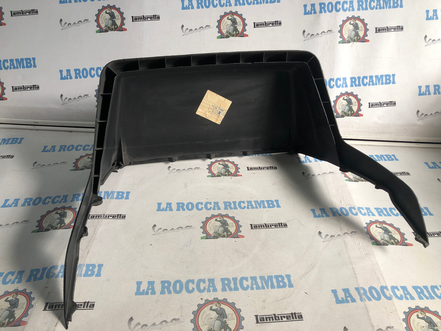 PARAFANGO ANTERIORE NERO PIAGGIO APE TM 703 602 / 565799
