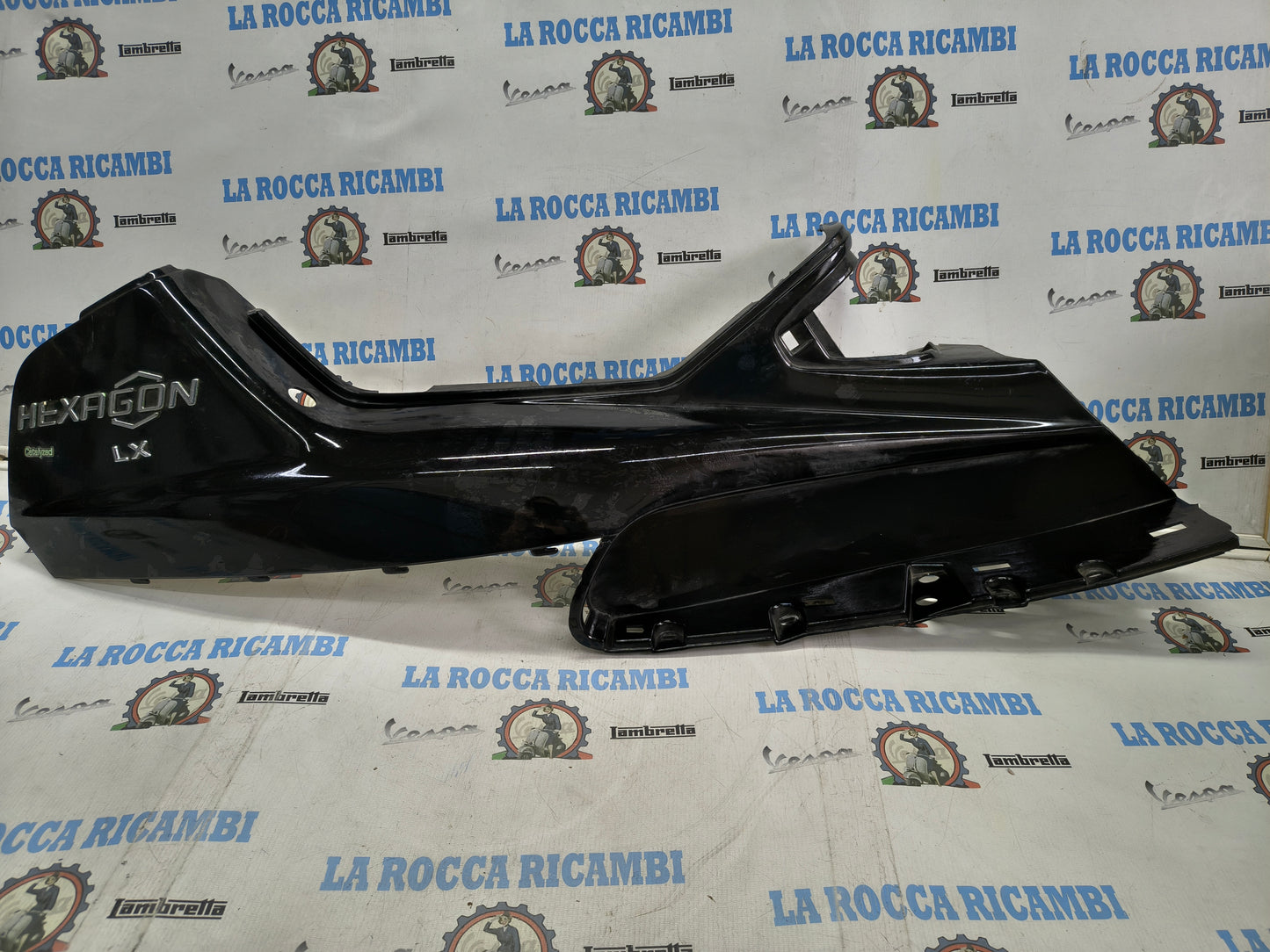 CARENA POSTERIORE DESTRO ORIGINALE PIAGGIO HEXAGON 820600