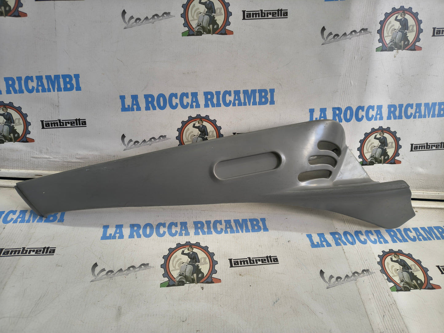 FIANCHETTO LATERALE DESTRO PIAGGIO VESPA ET2 ET4
