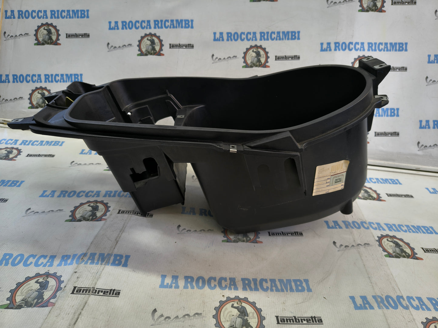 Vano portacasco sottosella Gilera RUNNER 50 / 125 / 180 / 200 Originale 577820