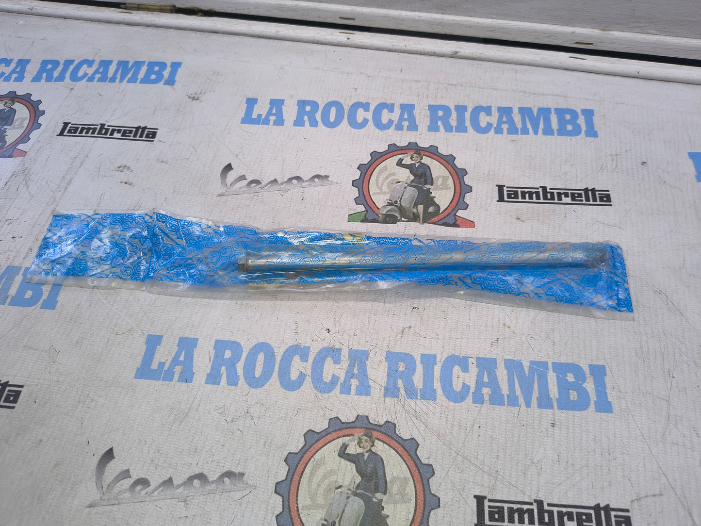 Bullone attacco motore Piaggio Vespa 50 125 primavera et3 cod. 78588