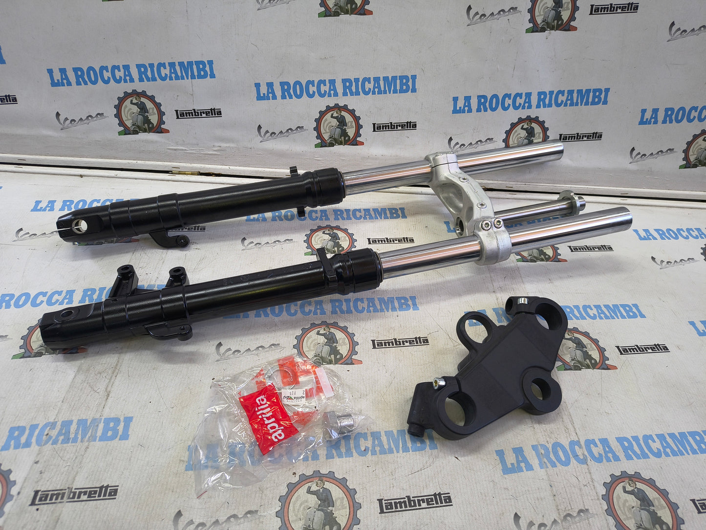 Forcella anteriore APRILIA SR 50 Dal 1999 Al 2002 Originale 8203981 + 8203951