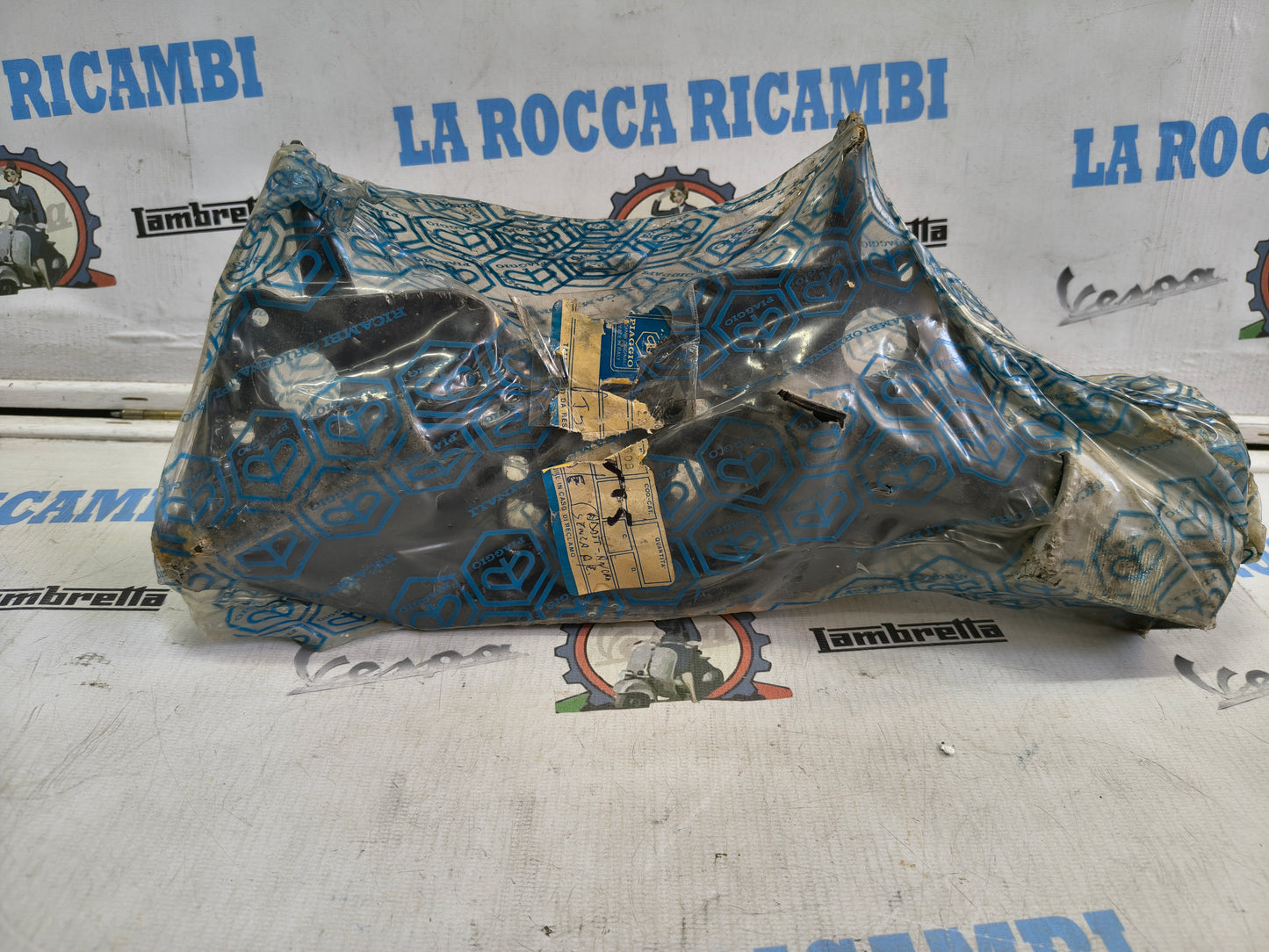 Corpo manubrio Originale
Piaggio VESPA T5 PX 125 T5
versione con avviamento
elettrico r.o. 226308 2263085