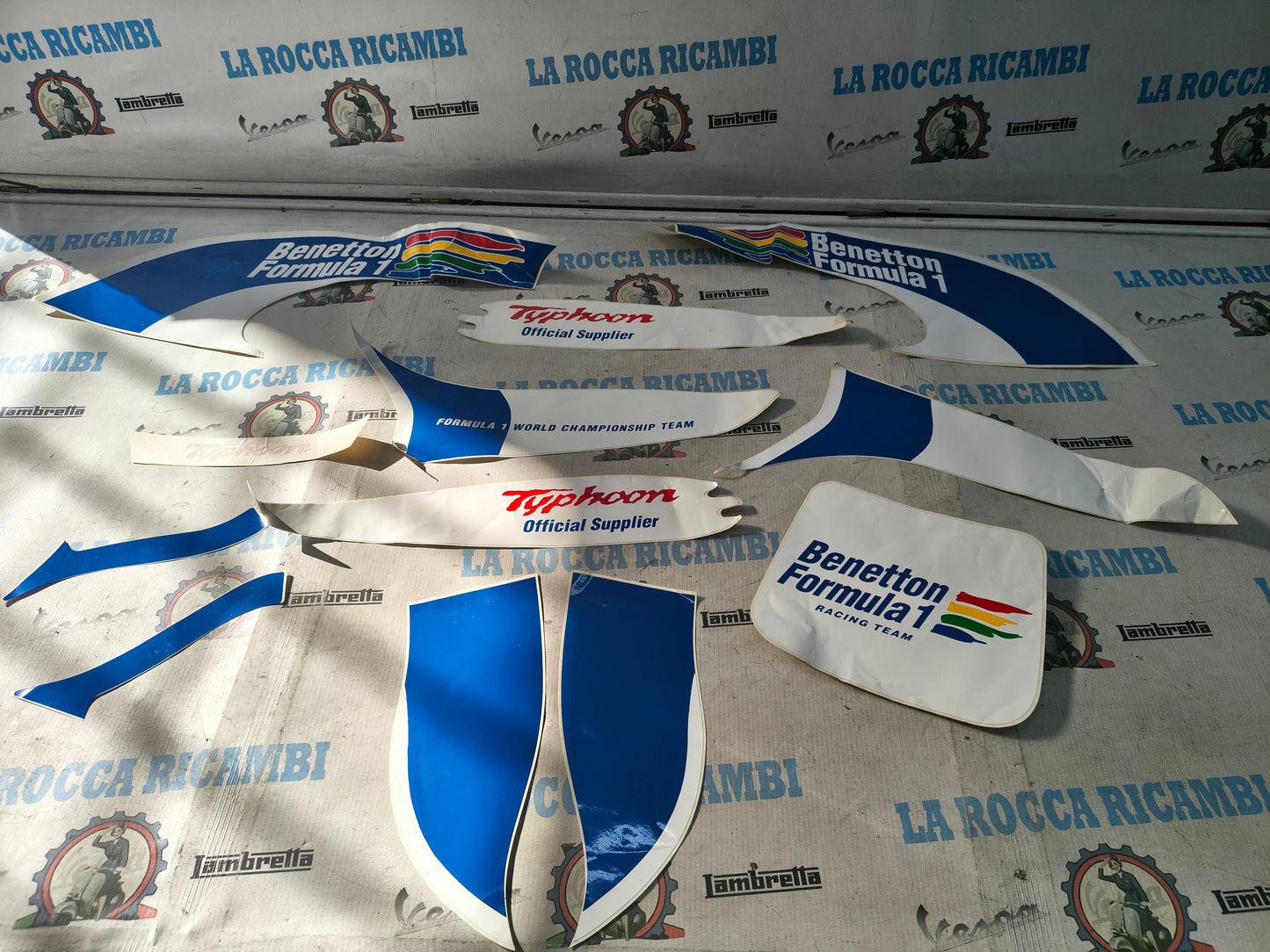 ADESIVI PIAGGIO GILERA TYPHOON 50cc BENETTON F1 DECALCOMANIA 573145