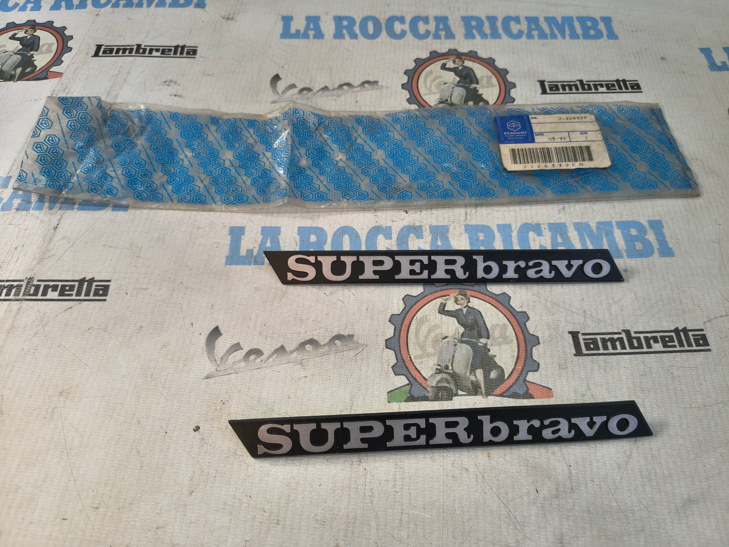 Scritte / Targhette "SUPER BRAVO" PIAGGIO SUPER BRAVO 226338