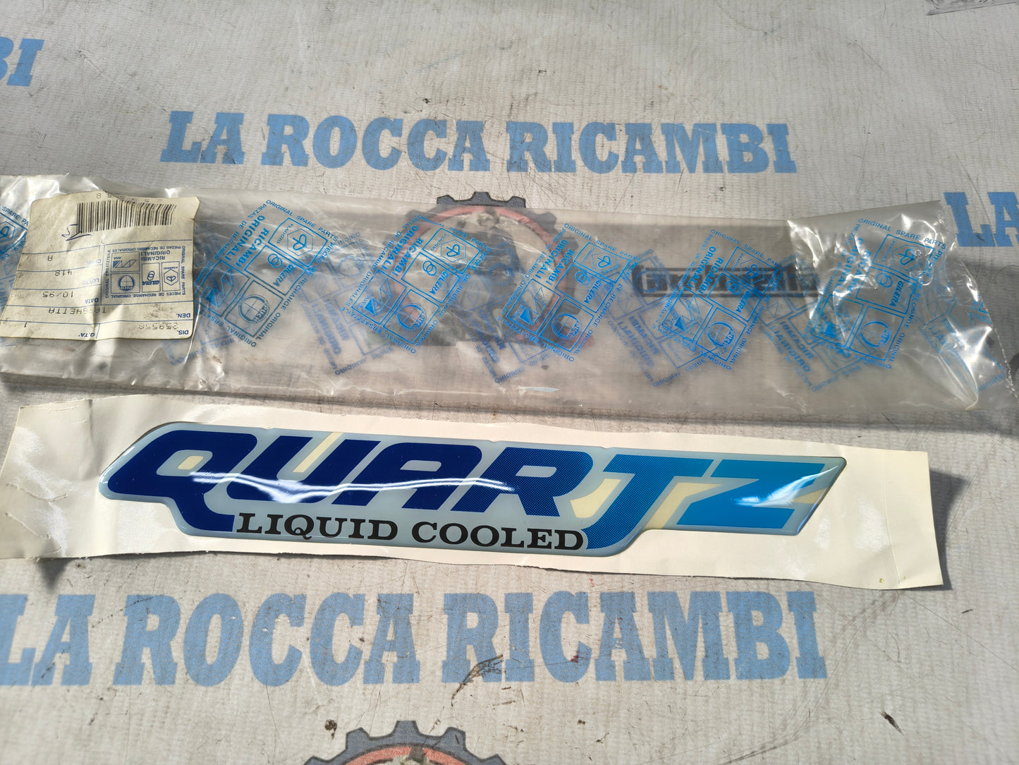 TARGHETTA BLU "QUARTZ" PER FIANCATA PIAGGIO QUARTZ 50 PIAGGIO 259558