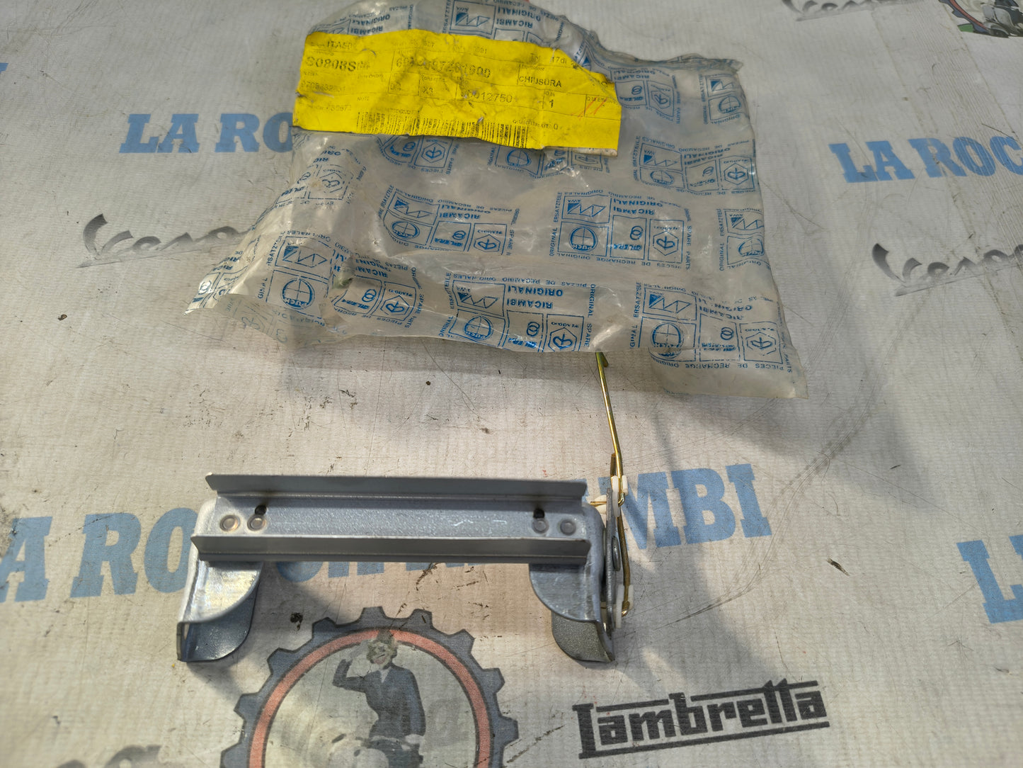 PIAGGIO 6973087Z01000 CONNESSIONE DESTRA PER SPORTELLO PORTER VAN